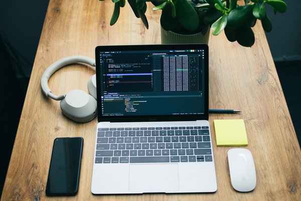 Comment choisir le bon framework JavaScript pour votre projet de développement web ?